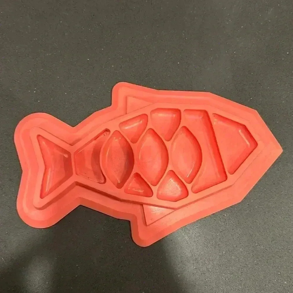 Coral Fish Slow Cat Feeder
